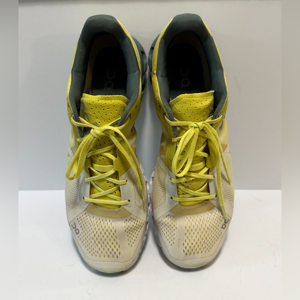 On Cloud Men's Yellow Running Shoes size 10.5